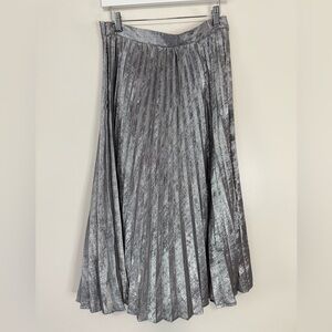 GAP NWT Elegant Gray metallic Pleated Skirt in size 10